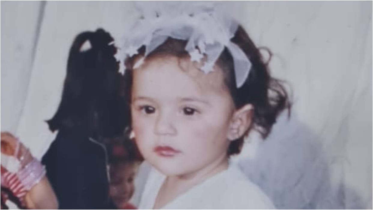 Saiyaara Movie Actress Aneet Padda Shares Her ChildHood Photos with fans says the heart and the heart