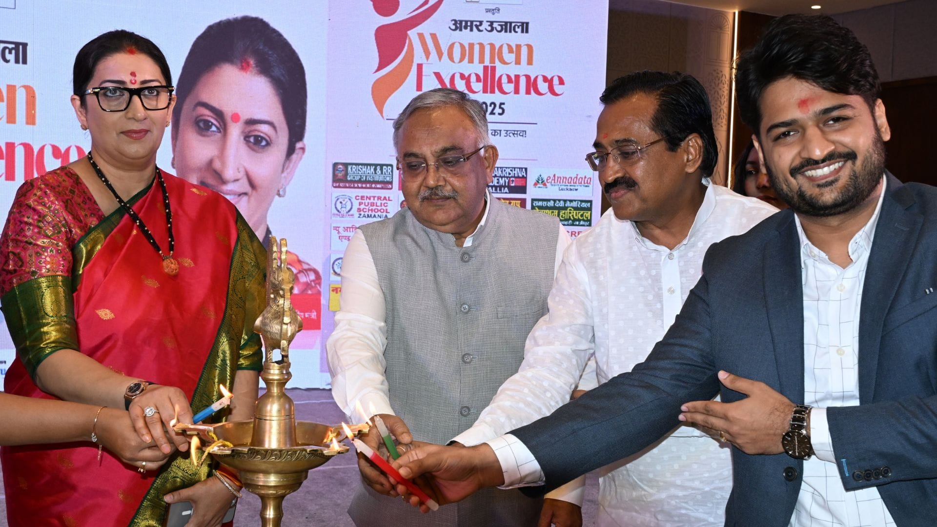 Smriti Irani presented Women Excellence Award to 25 women saying salute to mother power