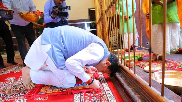 Srinagar Garhwal: मां धारी देवी के दर्शन के लिए पहुंचे सीएम दामी, मंदिर में पूजा-अर्चना कर लिया आशीर्वाद