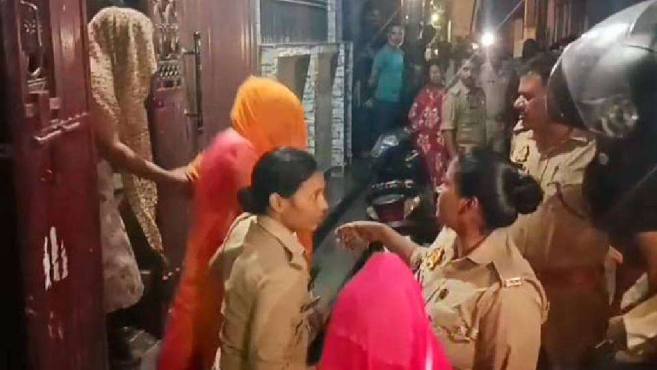 Varanasi News: ज्योति गेस्ट हाउस में देह व्यापार का भंडाफोड़, पांच युवतियां, दो संचालक व दो ग्राहक अरेस्ट; FIR