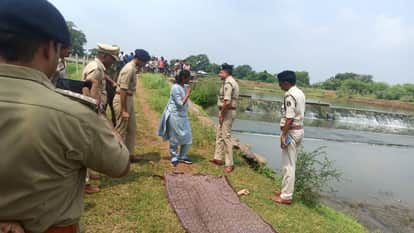 Dead body of a young woman found on bank of a canal, suspected to be murdered by hitting on the head in Durg