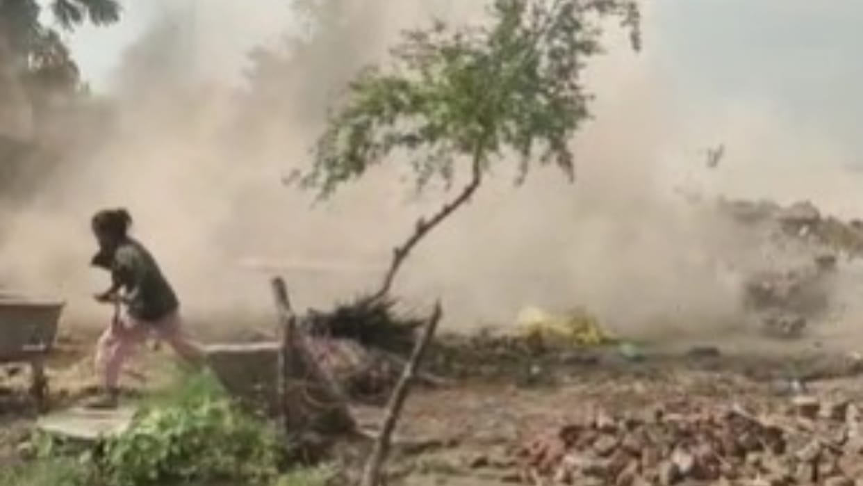 house collapsed into the sharda river girl escaped and saved her life in lakhimpur kheri
