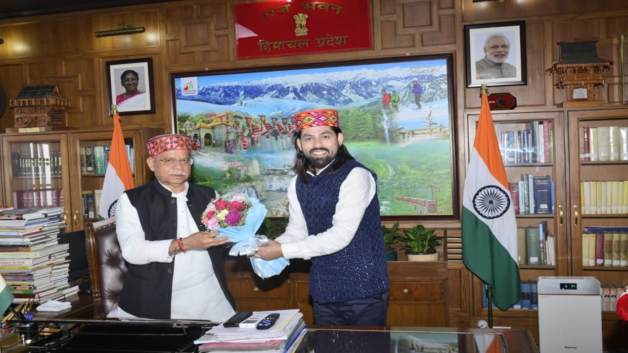 Himachal: Folk singer Indrajit paid a courtesy call to the Governor, discussions took place on preserving the