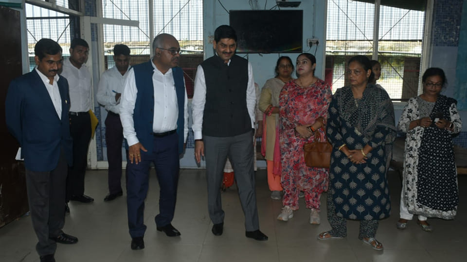 Kanpur: Instructions to improve education, food, and sanitation in children's homes