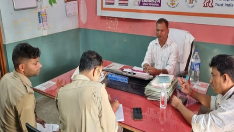 Jalaun: सीएचसी के शौचालय में बाल्टी में मिला नवजात का शव, जांच में जुटी पुलिस