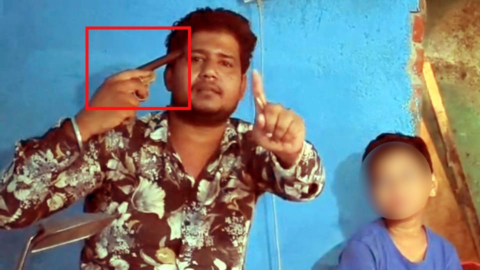Kannauj Crime News: Man Held Wife Children Hostage at Gunpoint for 8 Hours Police Rescued Safely