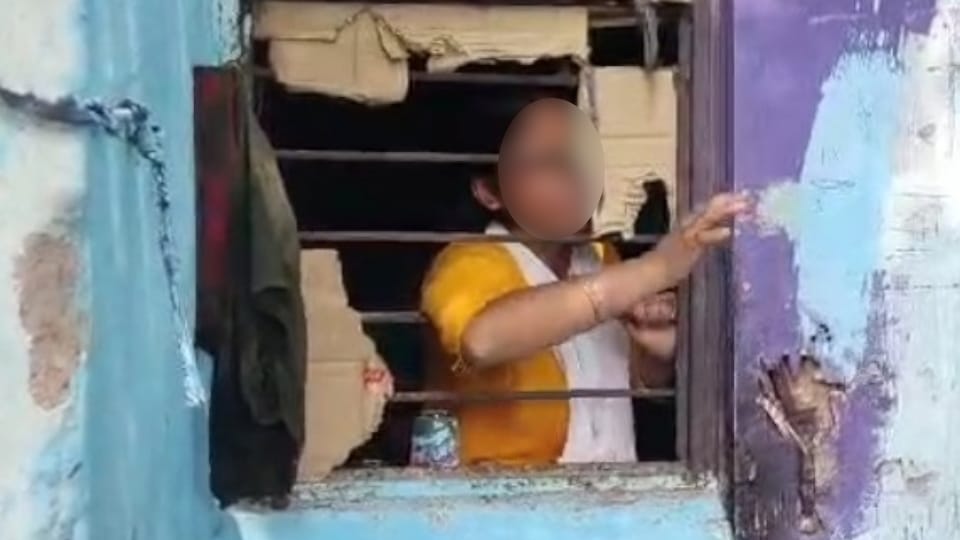 Kannauj Crime News: Man Held Wife Children Hostage at Gunpoint for 8 Hours Police Rescued Safely