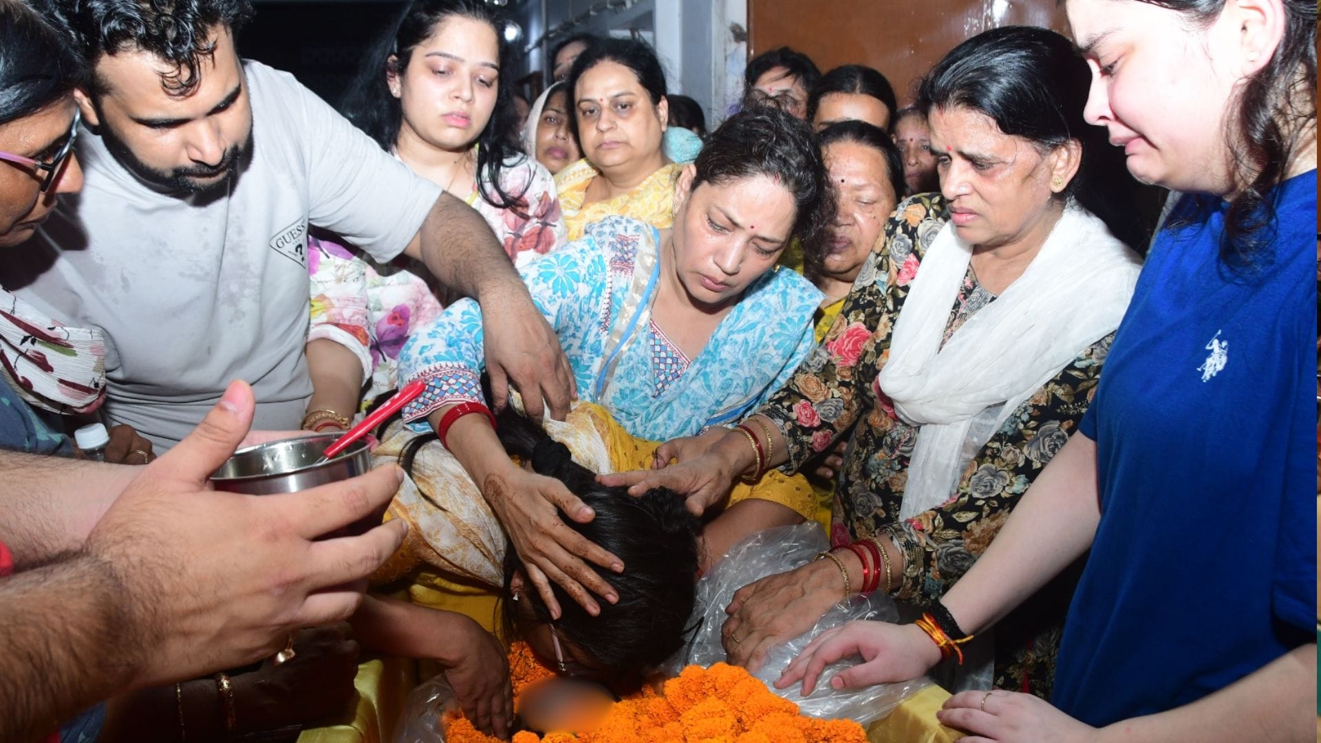 Major Raunak Singh Dead body reached kashi painful story of crying family in varanasi