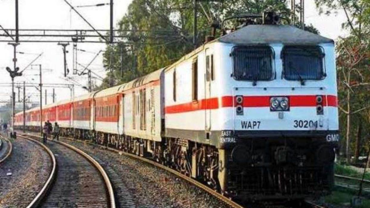 Train Delays Continue in Meerut, Sangam Late by Two Hours, Nauchandi and Shalimar Also Affected