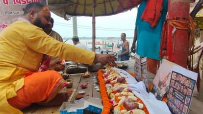 Tributes were paid to martyrs of Pahalgam attack in Kashi Pindas made offerings and prayers being offered