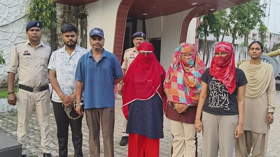 पुलिस की गिरफ्त में आरोपी