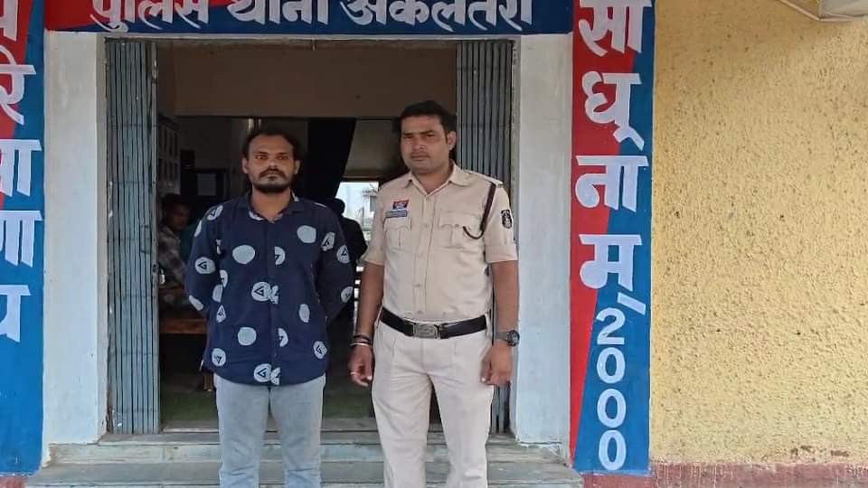 पुलिस की गिरफ्त में आरोपी