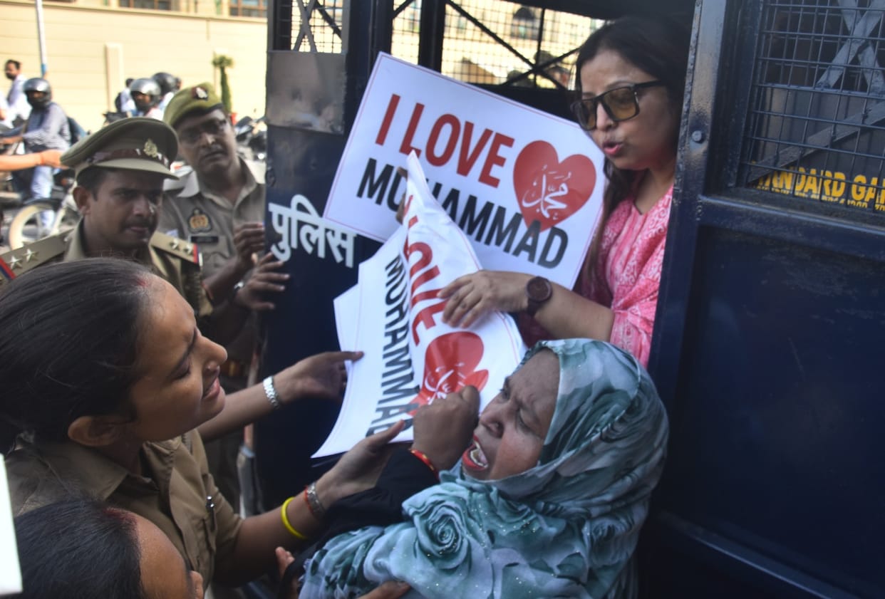 Vidhan Bhavan Women protest FIR I love Mohammed clash police