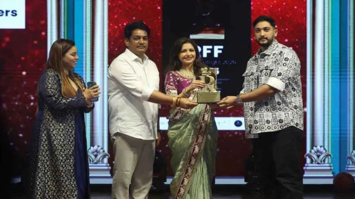 Jaipur News: Bhagyashree honored social media creators at RRF; Maharani College topped the dance finale