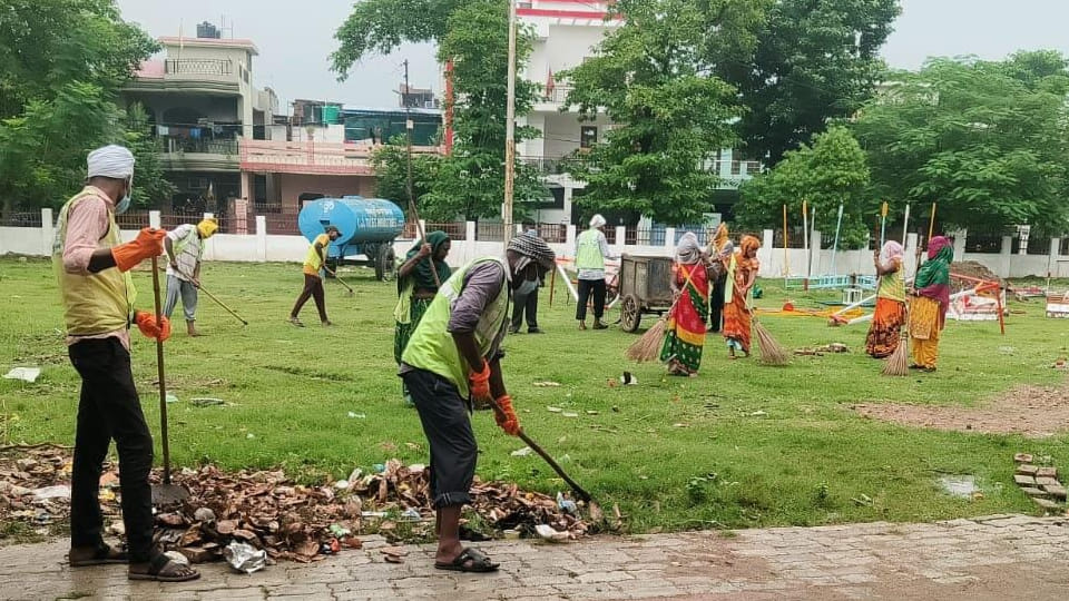 Kanpur: Ramlila grounds cleaned, six truckloads of garbage lifted