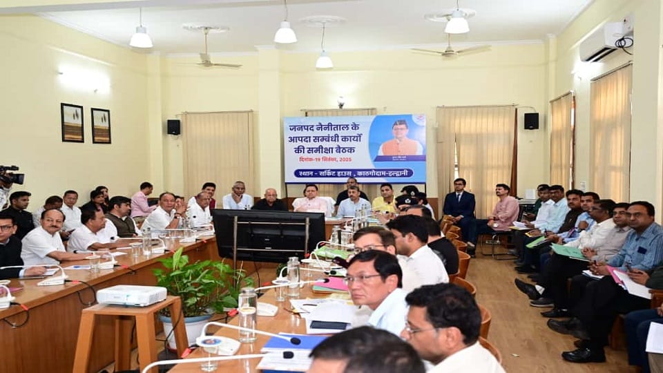 CM Dhami held a meeting in Kathgodam to ensure reconstruction work in the disaster-affected areas