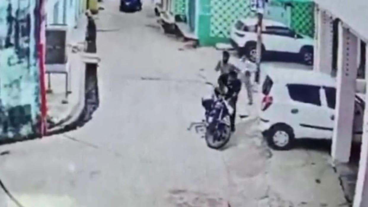 Jhansi: Father abducts son with masked accomplices... escaped, villagers catch two after hearing commotion