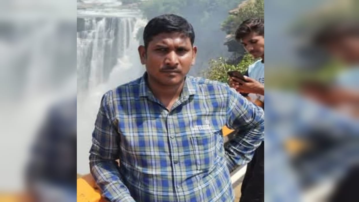 Kaushambi: Sanitation worker arrested while taking bribe, anti-corruption team took him to Prayagraj