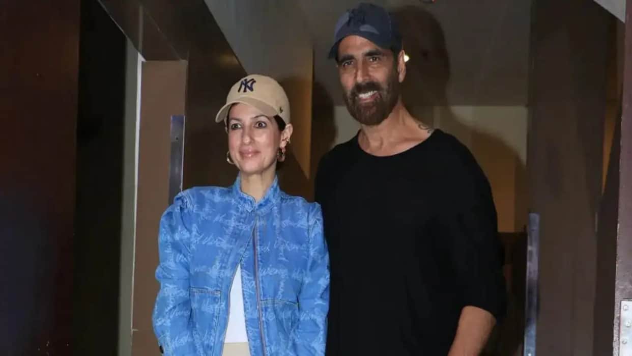 Akshay Kumar Steps Out For Movie Date With Wife Twinkle Khanna after release Jolly LLB 3