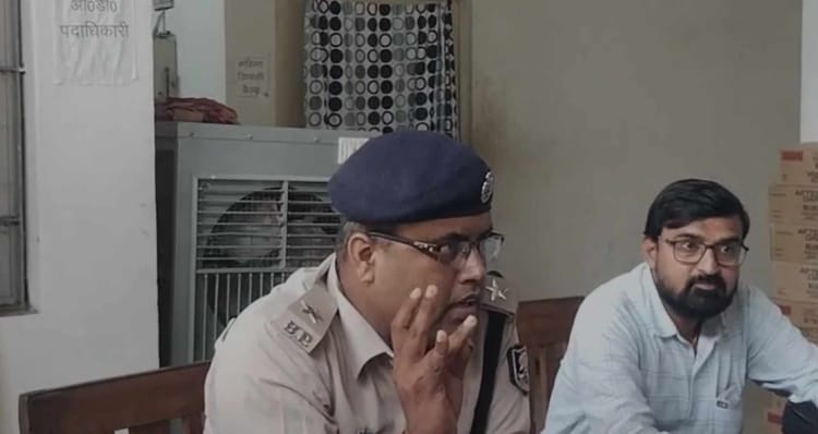 Bihar News: कैमूर में दुर्गा पूजा को लेकर हुई शांति समिति की बैठक, सुरक्षा और नियमों पर हुई चर्चा