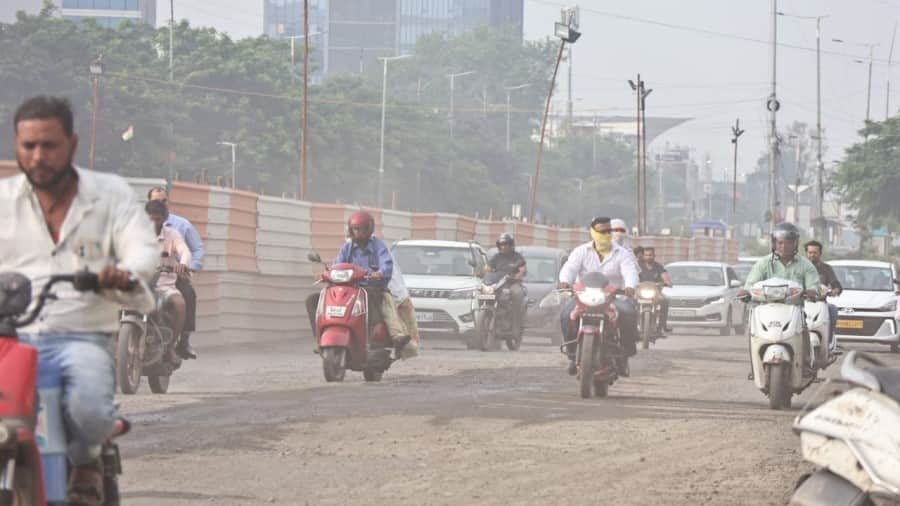 Indore News Flyover construction on Dewas road traffic jam at Vijay Nagar