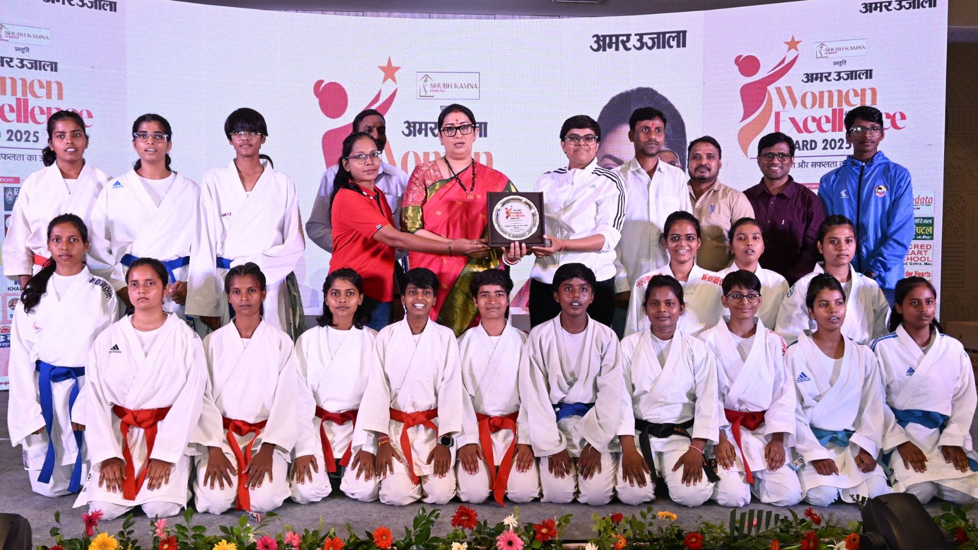 Smriti Irani presented Women Excellence Award to 25 women saying salute to mother power