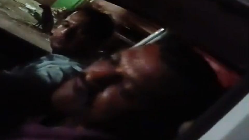 Meerut: Drunken Rohta outpost in-charge demands meat from shopkeeper at night, threatens shopkeeper
