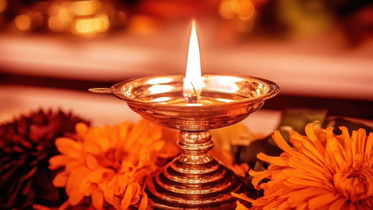 Shardiya Navratri 2025 Significance of Akhand Jyoti Rules to Follow From 22 September