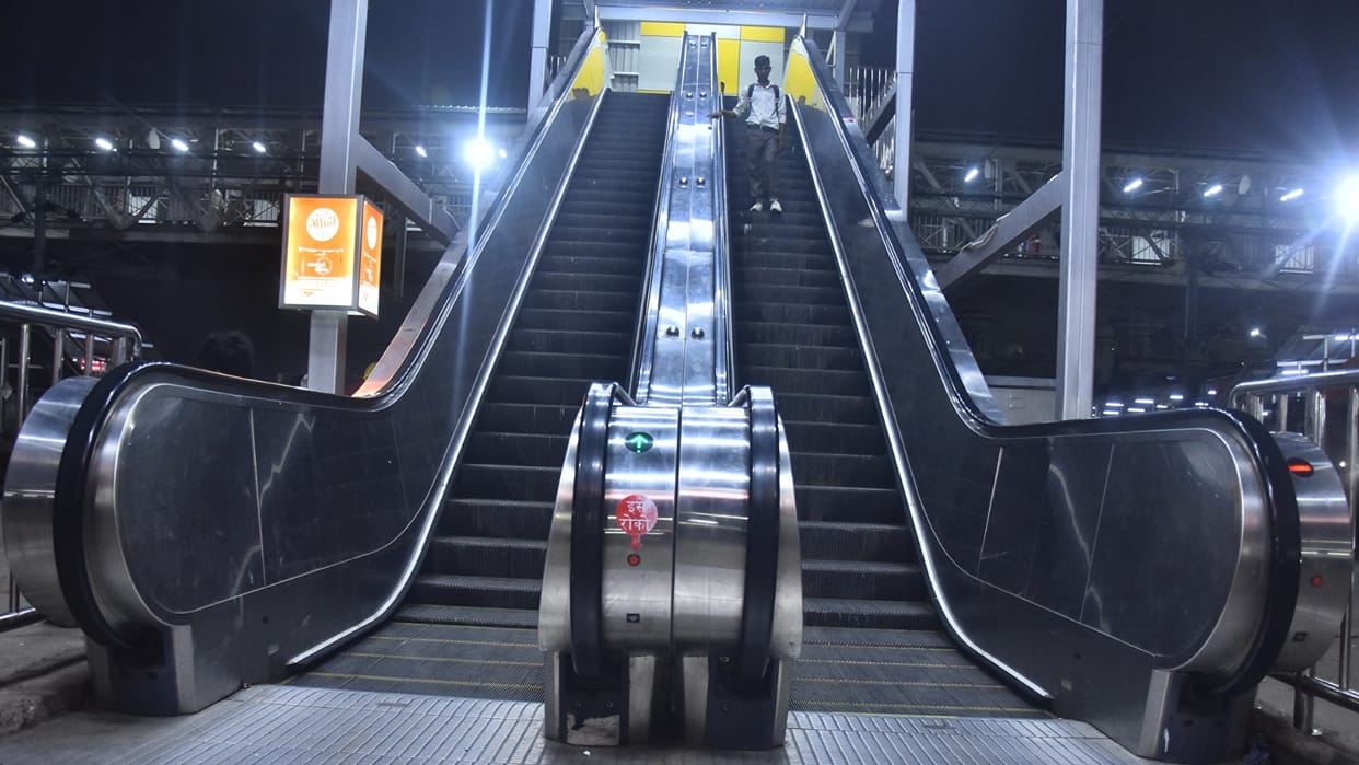 Charbagh station: Bulldozers are being used to destroy lifts and escalators worth Rs 75 lakh