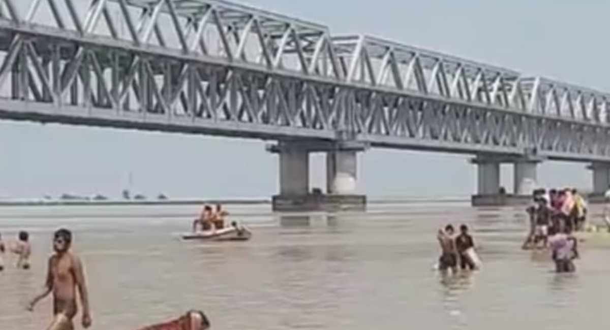 patna digha ganga ghat two youths missing due to drowning during navratri sdrf searc operation