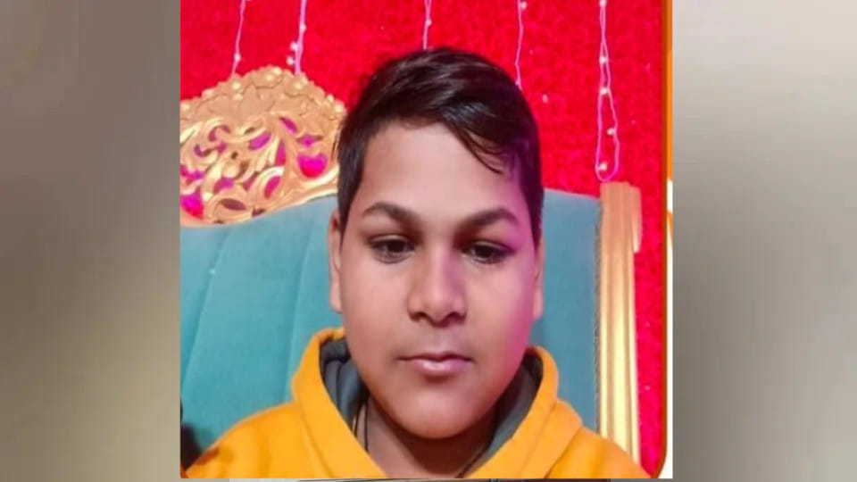 Body of a student who went missing from Gorakhpur was found floating in the river. He was missing for 3 days