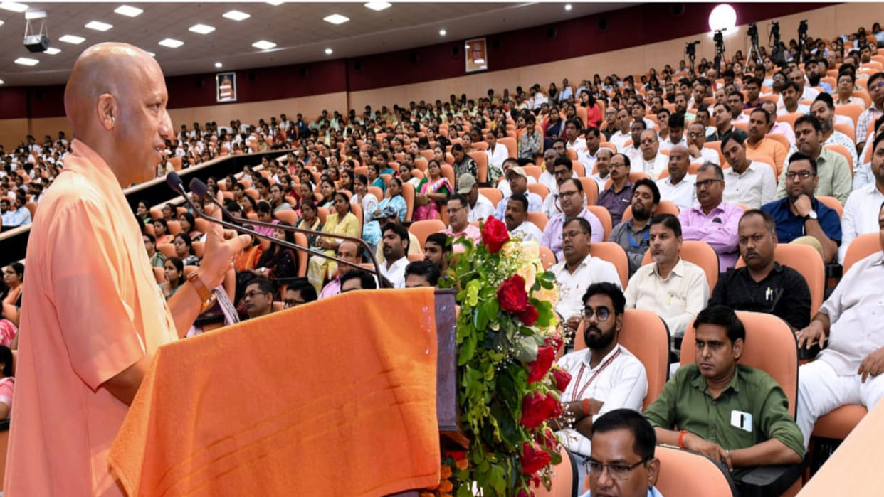 CM Yogi was present in Gorakhpur for the Developed India-Developed Uttar Pradesh Vision-2047 workshop.