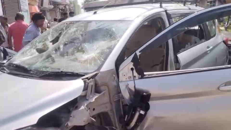 Haridwar: car hit several people; a mob beat up the driver and vandalized the vehicle