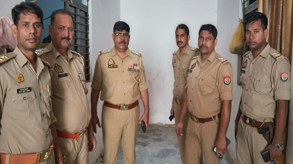 Husband stabs wife to death on suspicion of illicit affair