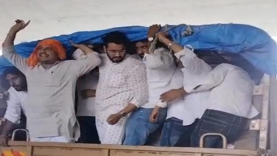 Meerut: Stones pelted at police in Dadri village, 400 people of Gurjar community created ruckus, lathicharged