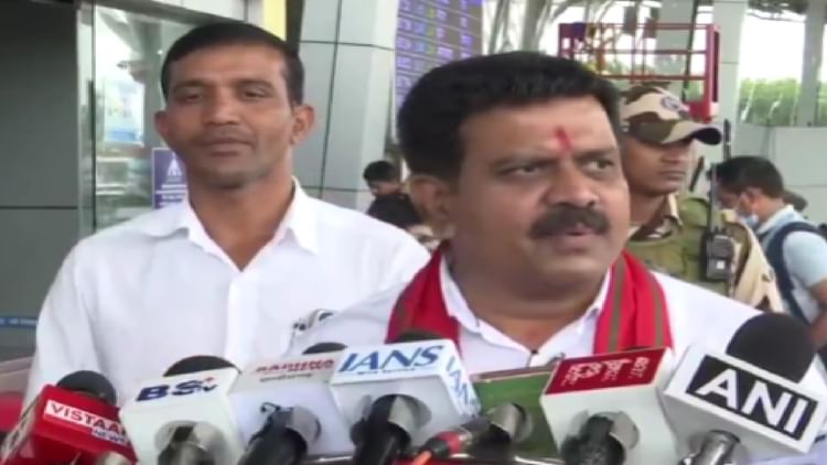 CG News: ट्रंप के एच-1बी फैसले पर राहुल गांधी के पोस्ट को लेकर छत्तीसगढ़ के डिप्टी सीएम विजय शर्मा का पलटवार