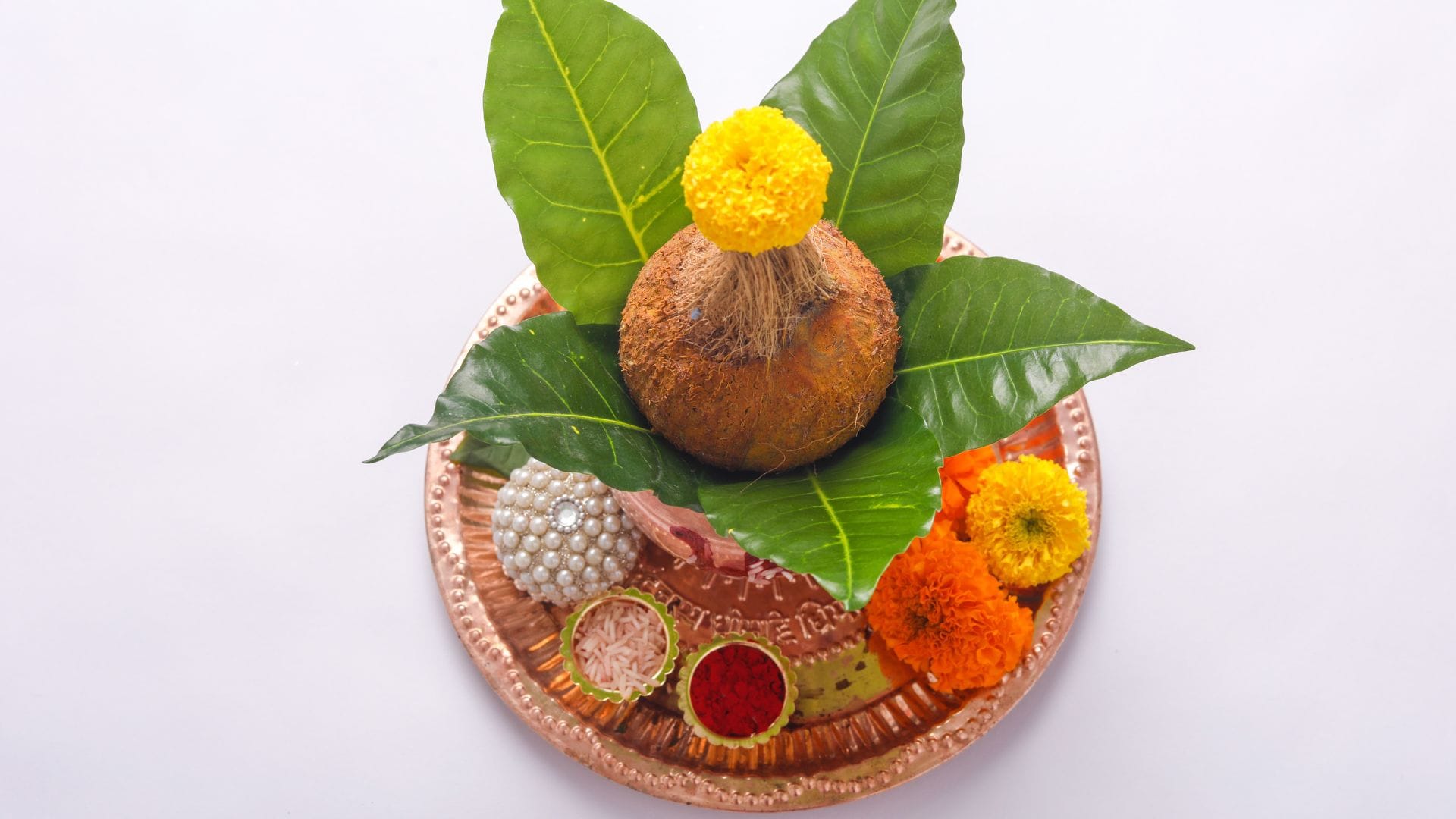 Ganesh Chaturthi Know the Importance of Kalash During Bappa Sthapana and puja mein rakhne wali shubh cheejein