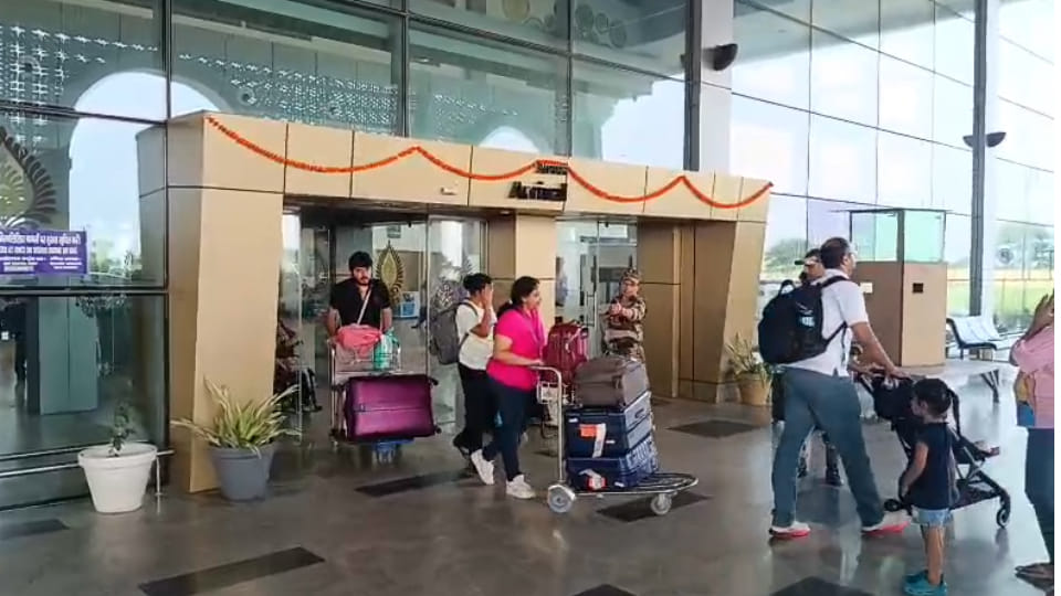 Kanpur: Rat enters Delhi-bound flight, passengers forced to de-board