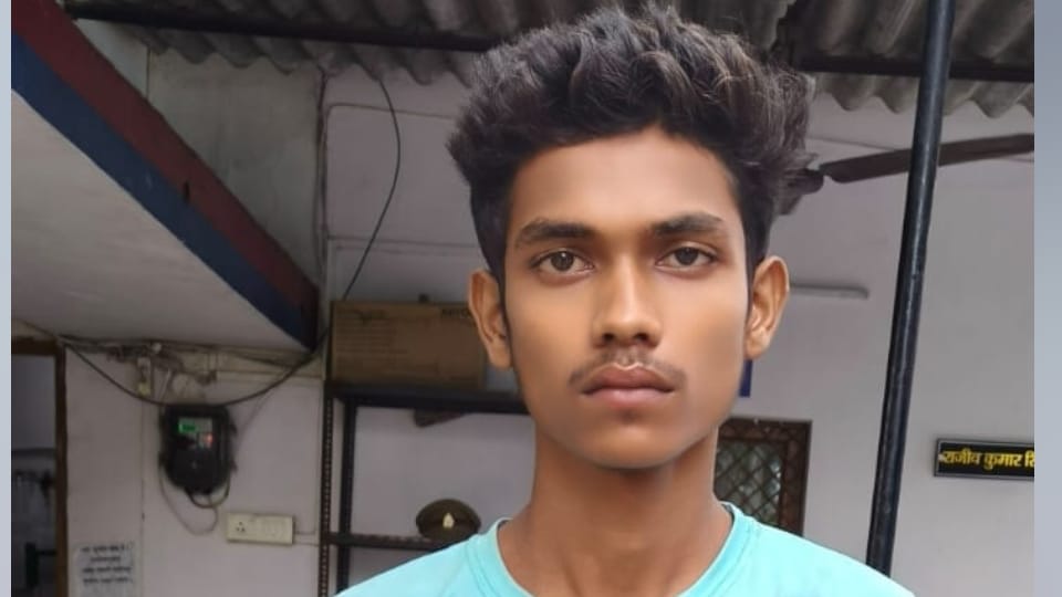 Kanpur Akanksha Murder Case Lover killed his girlfriend Ashish used to come to village on expensive bikes