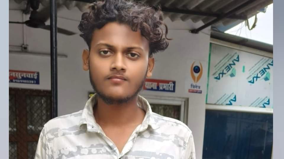 Lover killed his girlfriend stuffed body in suitcase took selfie and dumped Yamuna River 95 km away In Kanpur