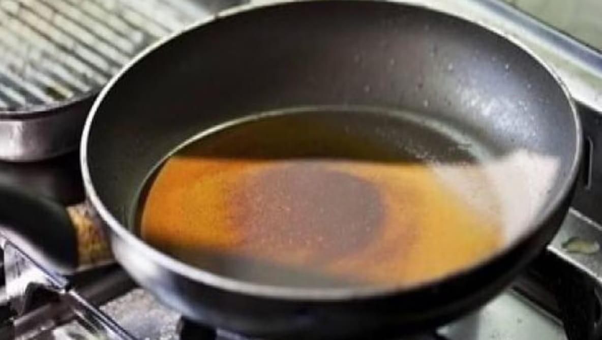 Banda three year old girl fell into a boiling pa, died during treatment family members were in an uproar
