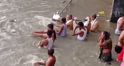Kanpur Sarva Pitru Moksha Amavasya Thousands of people bathed in Ganges in Bithoor,crowds gathered at ghats