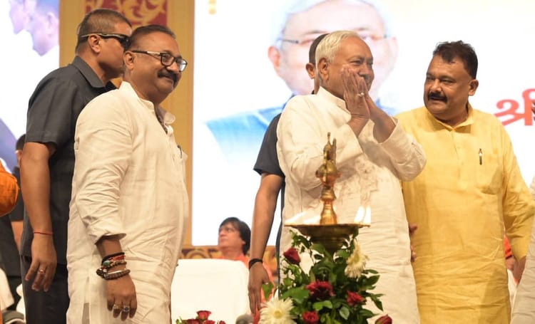 Ashok Chaudhary : सीएम नीतीश कुमार मंत्रिमंडल से अशोक चौधरी का इस्तीफा किसी भी समय; क्यों बन रही परिस्थिति?