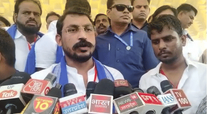 MP Chandrashekhar Azad said, we know how to remove the skin and also how to make shoes out of it and beat it.