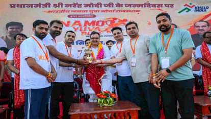 ’नमो युवा रन’ कार्यक्रम में युवाओं के साथ मुख्यमंत्री भजनलाल शर्मा।