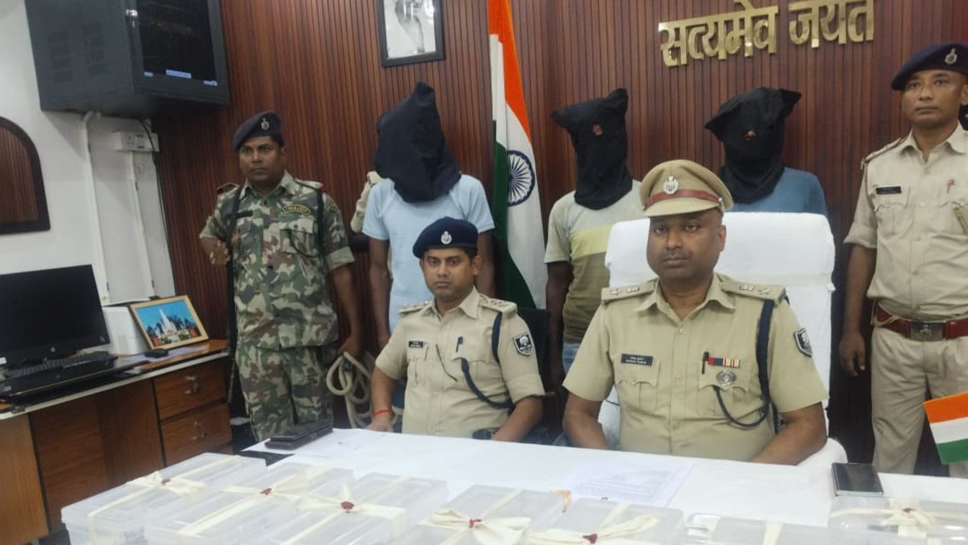पुलिस की गिरफ्त में आरोपी