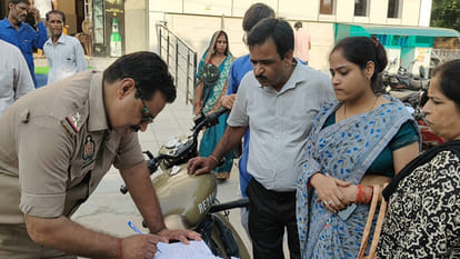 Kanpur: Chain snatchers attack woman, she falls from her bike and is admitted to the ICU