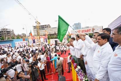 सीएम डॉ. यादव मैराथन दौड़ को हरी झंडी दिखाते