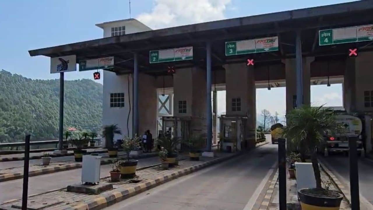 सनवारा टोल बैरियर।