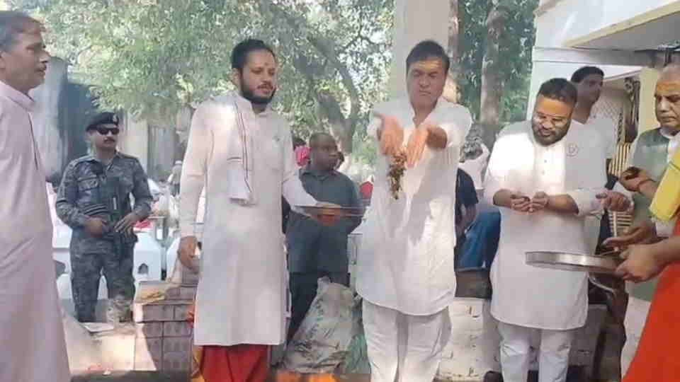 Sarva Pitru Amavasya 2025 Huge crowd in Haridwar Assam CM performs rituals at Narayani shila
